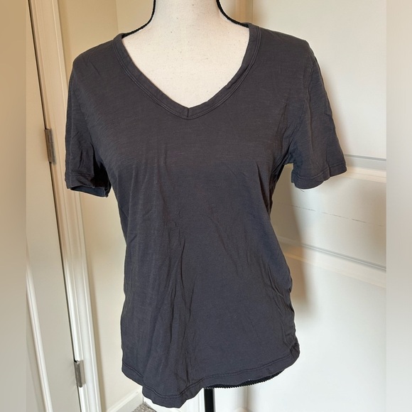 Universal threads grey vneck tshirt - Picture 2 of 5